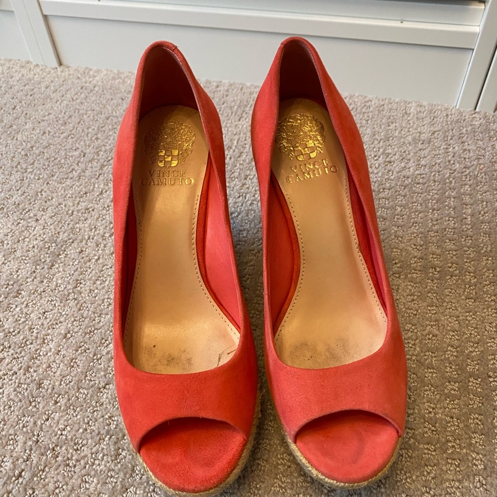 GENTLY WORN Vince camuto espadrille wedges